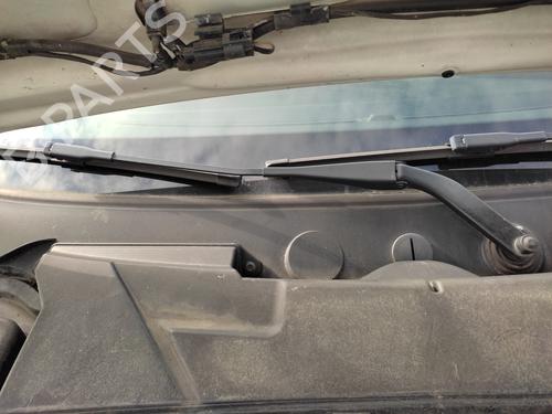 Used Front windshield wiper arm BMW 1 (E87) 118 d (143 hp) 27051568
