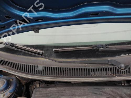 Used Front windshield wiper arm VW POLO (9N_, 9A_) 1.2 12V (64 hp) 27062169