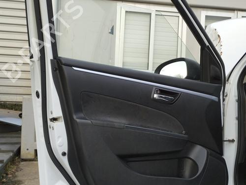 Dør rude ventre foran SUZUKI SWIFT IV (FZ, NZ) 1.2 (AZH412, ZC72S) (94 hp) 31629813