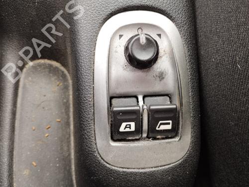 Used Left front window switch PEUGEOT 206+ (2L_, 2M_) 1.4 i (73 hp) 28600515