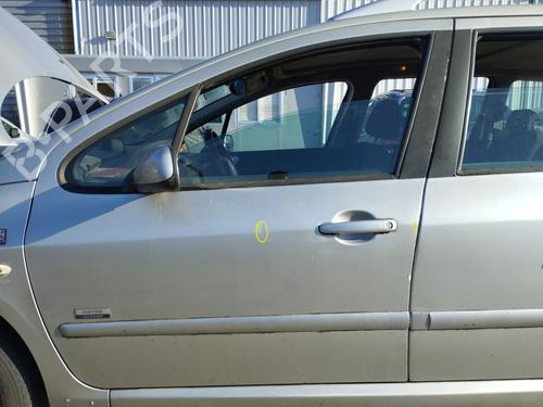 front-left-quarter-glass-peugeot-307-break-3e-2002-2003-2004-2005-2006-2007-2008-2009-40118838 main image