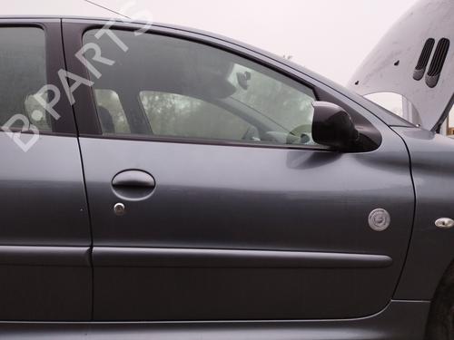 Used Right front door PEUGEOT 206 Hatchback (2A/C) 1.4 i (75 hp) 30752944