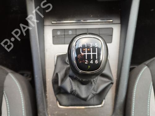 Used Gear lever SKODA OCTAVIA III Combi (5E5, 5E6) 2.0 TDI (150 hp) 30438929