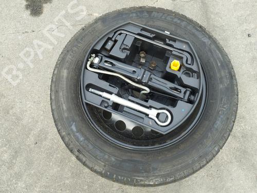 Używane Zestaw narzędzi / podnośnik Zestaw narzędzi / podnośnik CITROËN DS4 (NX_) 1.6 VTi 120 (120 hp) 39935487 39935487