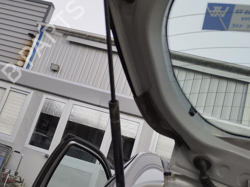 Used Tailgate lift support TOYOTA YARIS (_P1_) 1.0 (SCP10_, SCP10R) (65 hp) 32133190