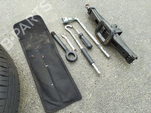 Used Jack Kit Jack Kit KIA RIO II (JB) 1.5 CRDi (110 hp) 31043159 31043159