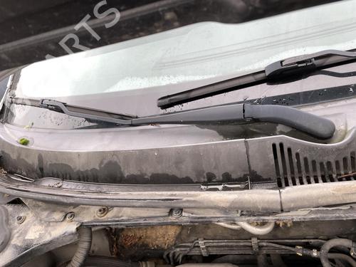 Used Front windshield wiper arm FORD MONDEO III Saloon (B4Y) 1.8 16V (110 hp) 27081531