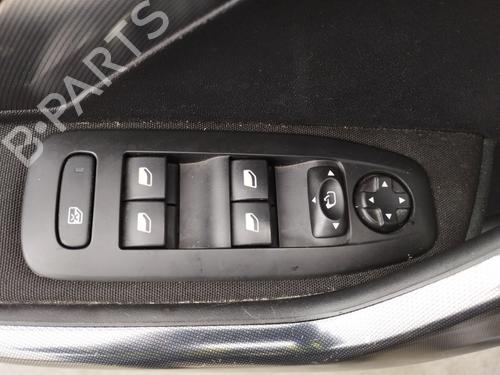 Interrupteur de vitre avant gauche PEUGEOT 2008 I (CU_) 1.2 THP 110 / PureTech 110 (110 hp) 31036771