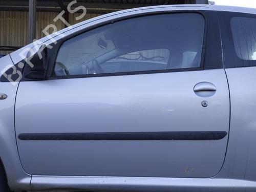 Used Front left exterior door handle Front left exterior door handle PEUGEOT 107 (PM_, PN_) 1.0 (68 hp) 33890502 33890502
