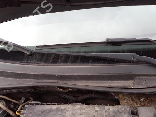 Used Front windshield wiper arm FIAT GRANDE PUNTO (199_) 1.3 D Multijet (75 hp) 27077914