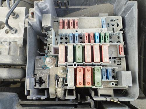 Used Fuse box Fuse box 39113778 39113778