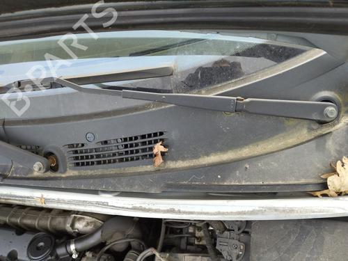Used Front windshield wiper arm PEUGEOT PARTNER MPV (5_, G_) 2.0 HDI (90 hp) 27043069