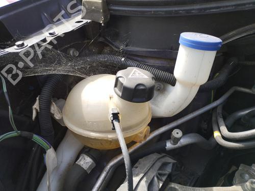 Used Windscreen washer tank CITROËN C4 CACTUS 1.2 VTi 82 (82 hp) 27064215