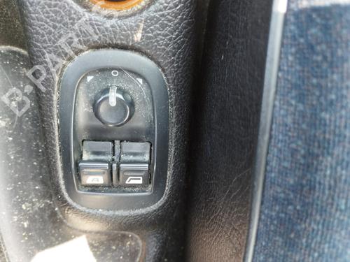 Used Left front window switch PEUGEOT 206 Hatchback (2A/C) 1.4 i (75 hp) 27064501
