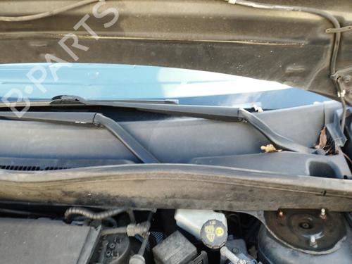 Used Front windshield wiper arm FORD FUSION (JU_) 1.4 TDCi (68 hp) 27045377