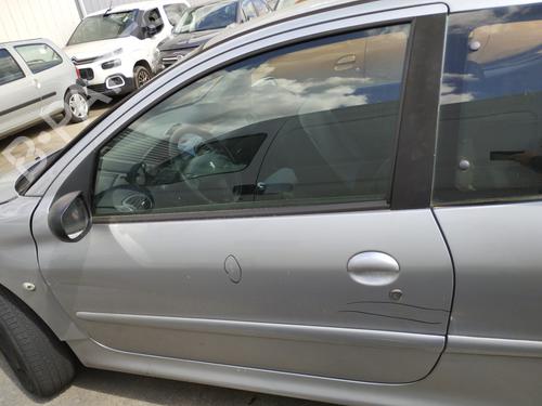 Used Left front door PEUGEOT 206 Hatchback (2A/C) 1.4 i (75 hp) 27042372