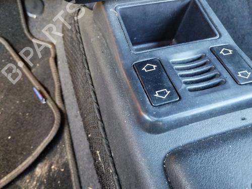 Used Left front window switch Left front window switch CITROËN SAXO (S0, S1) 1.4 VTS (75 hp) 33544397 33544397