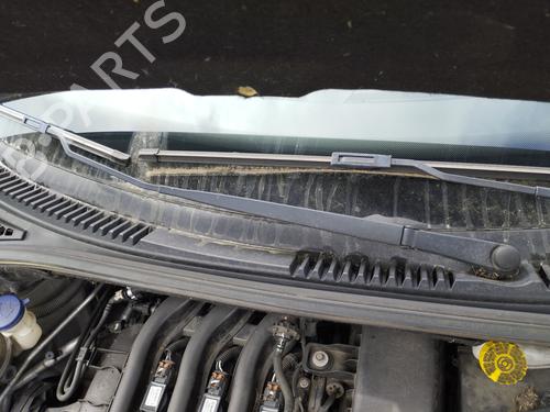 Used Front windshield wiper arm CITROËN C3 II (SC_) 1.2 VTi 82 (82 hp) 27048801
