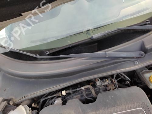 Used Front windshield wiper arm ALFA ROMEO MITO (955_) 0.9 TwinAir (955AXY1B) (105 hp) 27077032