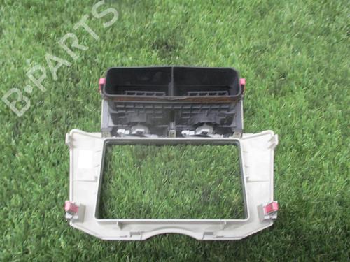 Used Air vent TOYOTA YARIS (_P9_) 1.4 D-4D (NLP90_, NLP90R) (90 hp) 27075516