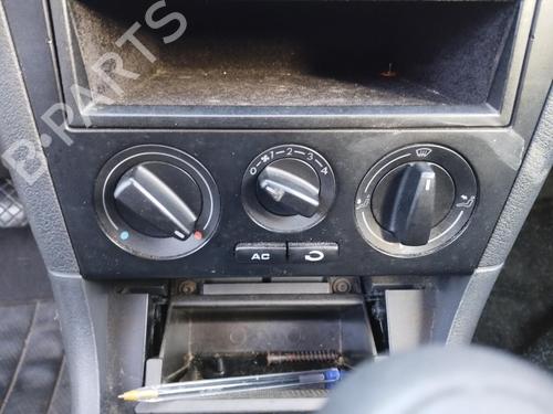 AC Styreenhet / Manøvreringsenhet SKODA OCTAVIA I (1U2) 1.9 TDI (90 hp) 27044803