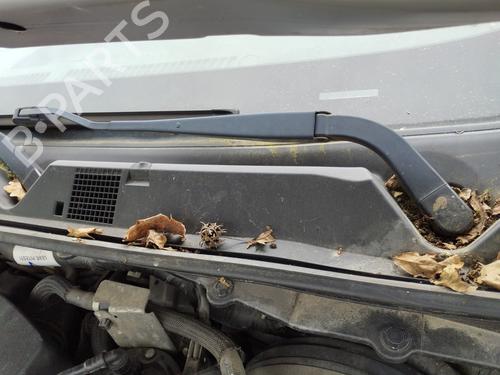 Used Front windshield wiper arm NISSAN NAVARA NP300 Pickup (D23, D23T) 2.3 dCi 4x4 (D231) (163 hp) 27049526