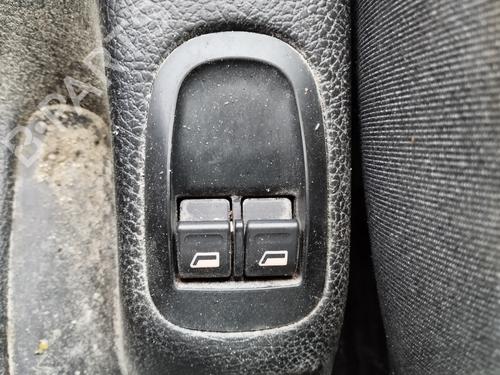 Used Left front window switch PEUGEOT 206 Hatchback (2A/C) 1.4 i (75 hp) 30752973