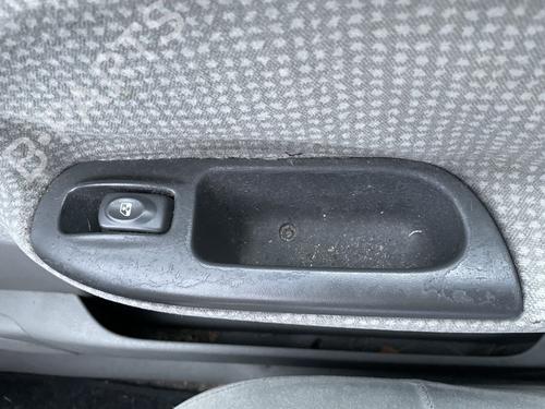 Interrupteur de vitre avant droite RENAULT SCÉNIC I MPV (JA0/1_, FA0_) 1.9 dCi (JA05, JA1F) (102 hp) 27057642
