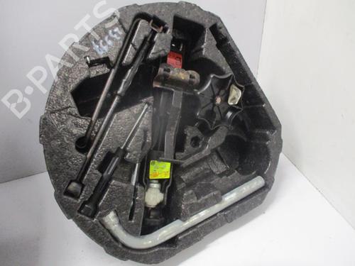 Used Jack Kit VW NEW BEETLE Convertible (1Y7) 2.0 (115 hp) 27048196