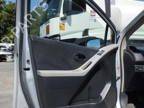 Vitre porte avant gauche TOYOTA YARIS (_P9_) 1.3 VVT-i (SCP90_, SCP90R) (87 hp) 27362701
