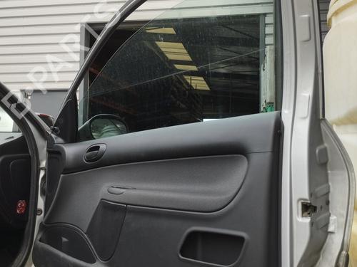Used Front right door window PEUGEOT 206+ (2L_, 2M_) 1.4 HDi eco 70 (68 hp) 28109040