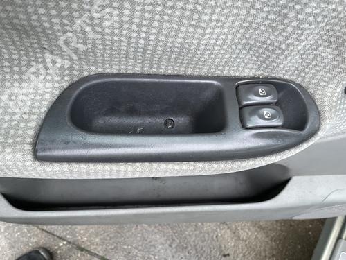 Used Left front window switch RENAULT SCÉNIC I MPV (JA0/1_, FA0_) 1.9 dCi (JA05, JA1F) (102 hp) 27057641