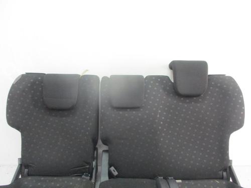 Sæde Bagtil TOYOTA YARIS (_P9_) 1.4 D-4D (NLP90_, NLP90R) (90 hp) 27075415