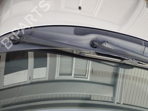 Used Front windshield wiper arm TOYOTA YARIS (_P1_) 1.0 (SCP10_, SCP10R) (65 hp) 32135366