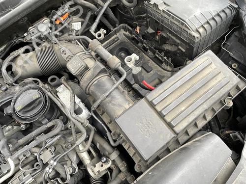 Used Air filter box VW GOLF VI (5K1) 1.6 TDI (105 hp) 27081088