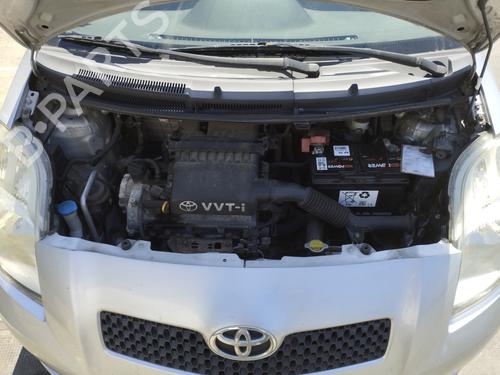 Used Front wiper motor TOYOTA YARIS (_P9_) 1.3 VVT-i (SCP90_, SCP90R) (87 hp) 27366949