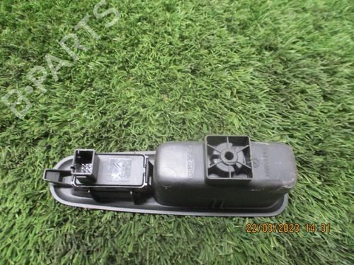 Used Right rear window switch Right rear window switch PEUGEOT 3008 I MPV (0U_) 1.6 HDi (109 hp) 27065957 27065957