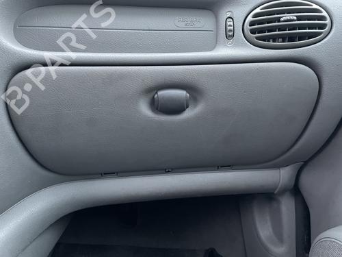 Dashboardkastje RENAULT SCÉNIC I MPV (JA0/1_, FA0_) 1.9 dCi (JA05, JA1F) (102 hp) 27077038