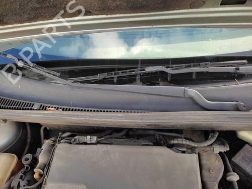 Used Front windshield wiper arm FORD FIESTA V (JH_, JD_) 1.4 TDCi (68 hp) 27076648