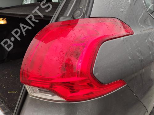 Højre baglygte PEUGEOT 2008 I (CU_) 1.2 THP 110 / PureTech 110 (110 hp) 31036730