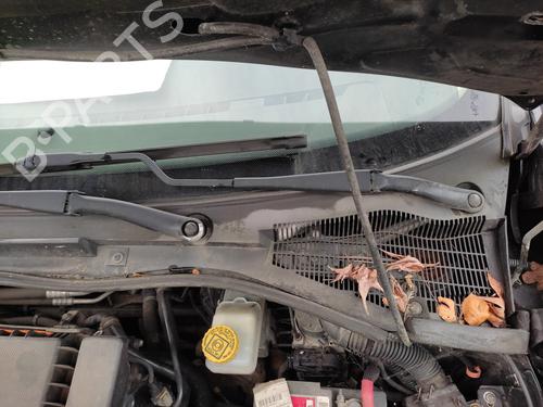 Used Front windshield wiper arm FIAT GRANDE PUNTO (199_) 1.3 D Multijet (75 hp) 27067278