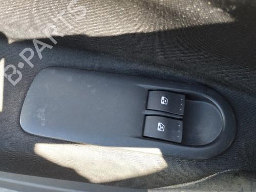 Used Left front window switch Left front window switch RENAULT MEGANE II (BM0/1_, CM0/1_) [2001-2012] 33858281 33858281