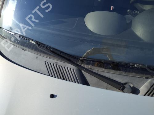 Used Front windshield wiper arm RENAULT CLIO II (BB_, CB_) 1.4 16V (B/CB0P, BB13) (98 hp) 29278570