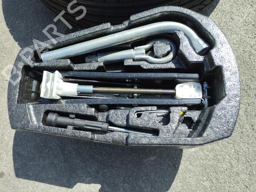 Used Jack Kit VW POLO V (6R1, 6C1) 1.4 (6R1) (85 hp) 27042560
