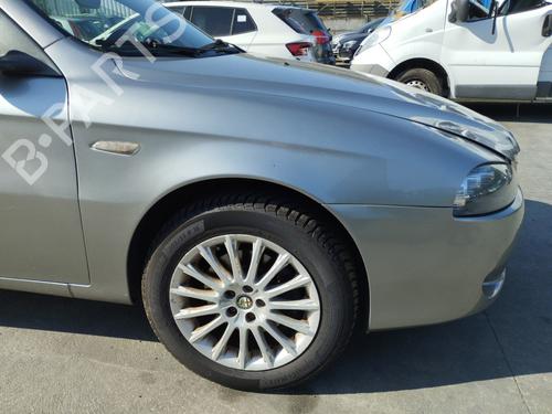 Guarda-lamas direito Guarda-lamas direito ALFA ROMEO 147 (937_) 1.9 JTDM 8V (937.AXD1A, 937.AXU1A, 937.BXU1A) (120 hp) 36150526 36150526