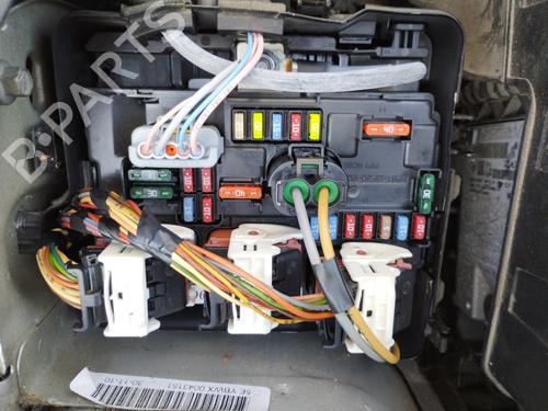 Used Fuse box Fuse box 36792164 36792164