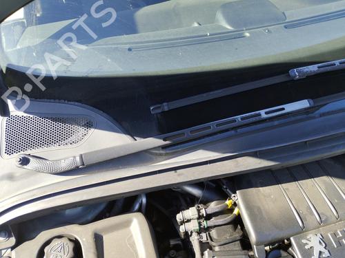 Used Front windshield wiper arm PEUGEOT 307 Break (3E) 1.6 HDi 110 (109 hp) 27049107