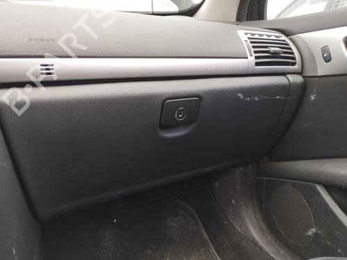 Used Glove box PEUGEOT 407 SW (6E_, 6D_) 1.6 HDi 110 (109 hp) 27069406