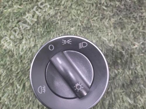 Used Headlight switch VW POLO (9N_, 9A_) 1.4 TDI (70 hp) 27070332