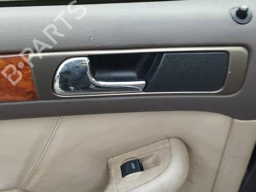 Venstre bagtil invendig håndtag AUDI A6 C5 (4B2) 1.9 TDI (110 hp) 27078524